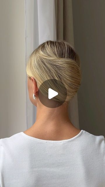 Stine Eleonora Honoré on Instagram: "30 SECOND FRENCH TWIST (GUIDE BELOW)  French Twist steps:  1. Collect your hair in a ponytail  2. Twist your hair around your two left fingers and keep the ends down with your right hand  3. Push the ends under the twist to hide them away  4. Pull hair up to cover the twist  5. Secure with bobby pins  6. Fix the twist at the end for a sleek look  7. Voila - you’re done!   #frenchtwist #easyhairstyles #hairstyles #quickhairstyles #brideshair #brideshairstyle #everydayhairstyle #easyhairstyles" How To French Twist Hair, How To Do A French Twist, French Twist With Curls On Top, French Twist Clip, French Twist Pin, Voluminous French Twist, French Twist With U Pin, Hair In A Ponytail, French Twist Hair