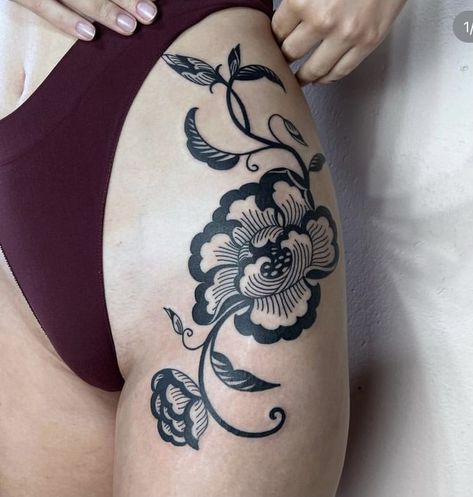 Block Print Style Tattoo, Hip Tattoo American Traditional, Nature Ornamental Tattoo, American Traditional Folk Tattoo, Tattoos That Compliment Body Shape, Ornamental Hip Tattoo, American Traditional Hip Tattoo, Tattoo Convention Outfit, Back Tattoo Traditional