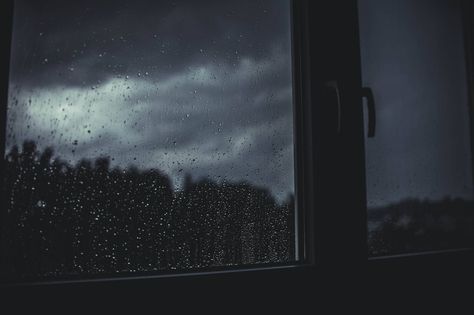 Rain Window, Barometric Pressure, Monsoon Rain, Rain Wallpapers, Todays Weather, Public Domain Images, Dark Night, Glass Material, Helpful Tips