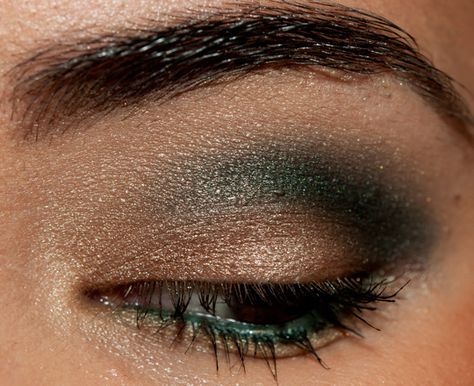 Green Dress Makeup, Eye Makeup Guide, Almond Eye Makeup, Gi Jane, Green Smokey Eye, Hazel Eye Makeup, Makeup For Older Women, Eyeshadow For Brown Eyes, Formal Makeup