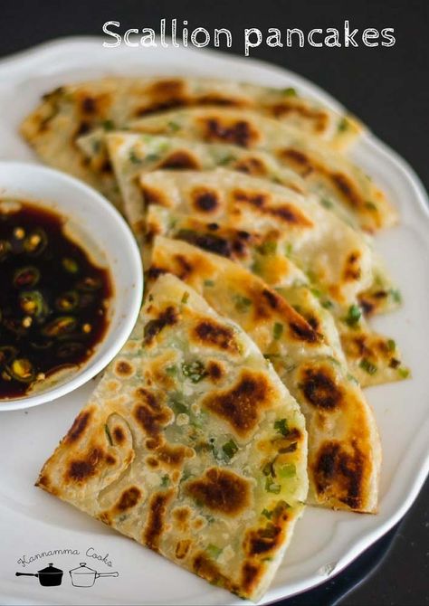 Green Onion Pancake Recipe, Scallion Pancakes Chinese, Scallion Pancake Recipe, Green Onion Pancake, Onion Pancake, Flat Breads, Scallion Pancakes, Diner Recept, Green Onion