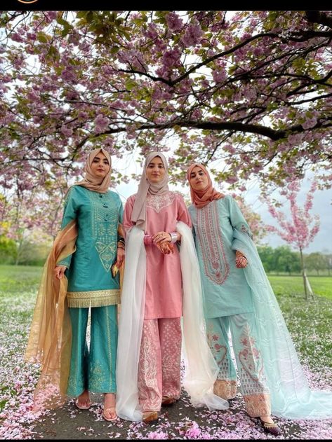 Hijab On Sharara, Sharara With Hijab, Nikkah Outfits For Sisters, Sister Nikkah Dress, Sisters Nikkah Outfit, Pakistani Dresses Wedding Sisters, Pakistani Wedding Outfits Sisters, Pakistani Wedding Dresses Sisters, Sister Wedding Dress Pakistani