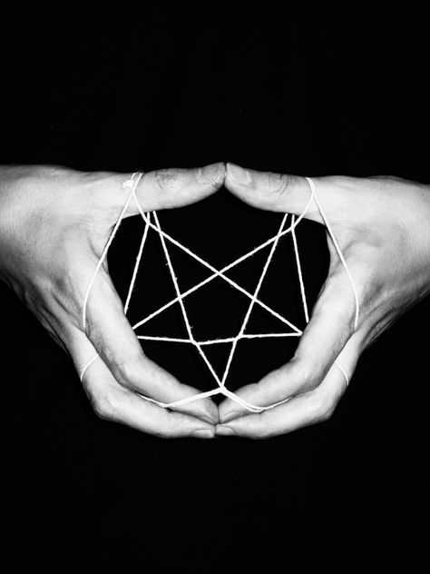 string figure Wiccan Pagan pentagram pentacle. What is the significance of the Cat's Cradle? Cats Cradle, Season Of The Witch, Weird And Wonderful, Black Magic, The Shape, Book Of Shadows, Sacred Geometry, Dark Art, Geometric Tattoo