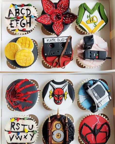 Cupcakes Stranger Things, Stranger Things Cupcakes Ideas, Stranger Things Cakes, Stranger Things Cupcakes, Stranger Things Food, Stranger Things Cake Ideas, Stranger Things Birthday Cake, Stranger Things Birthday, Stranger Things Cake