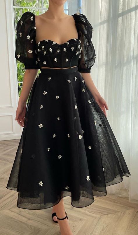 Black Top And Floral Skirt, Trendy Dress Styles, Work Apparel, Simple Frock Design, Frock Designs, Simple Frocks, Saree Poses, Long Dress Design, Heels Outfits