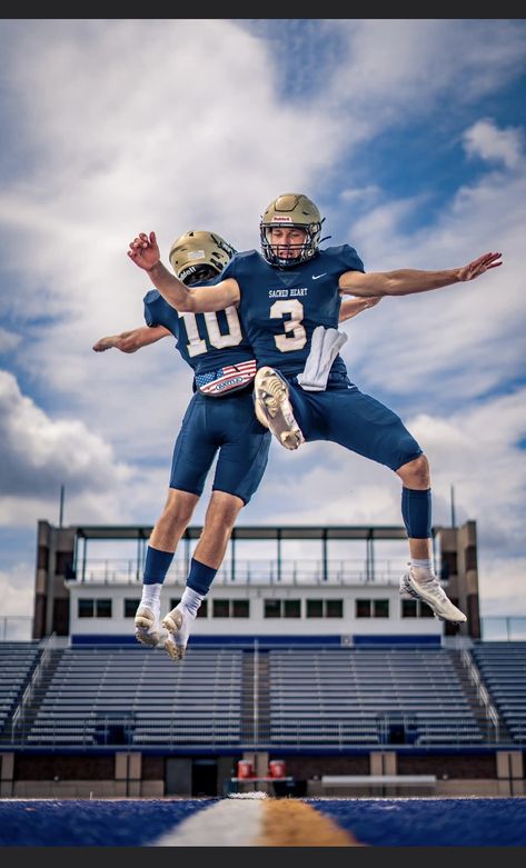 Football Sibling Pictures, Football Players Photoshoot, Sports Group Photos, Brother Football Pictures, Football Team Picture Ideas, Brothers Football Picture Ideas, High School Football Pictures, Sports Photoshoot Ideas, Sport Poses Photography