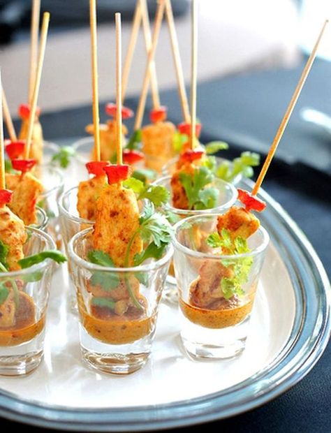 This Thai Satay Recipe Will Make You the Life of the Party Shot Glass Appetizers, Fingerfood Recipes, Thai Chicken Satay, Mini Appetizers, Fingerfood Party, Chicken Satay, Party Finger Foods, Snacks Für Party, Birthday Food