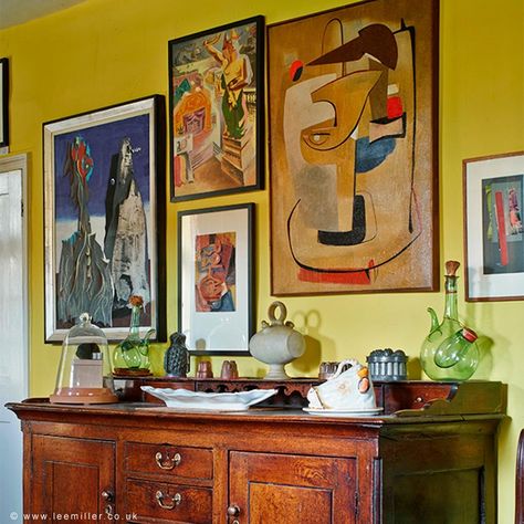 Farleys House - Farleys House & Gallery Parisian Chic Decor, Artists Homes, Roland Penrose, Coloured Walls, Art Grouping, British Decor, Home Atelier, Bohemian Style Decor, Art Placement