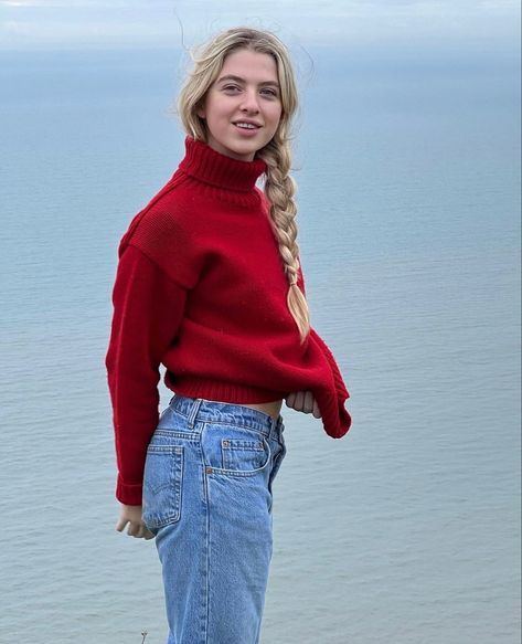 Anais Gallagher, Looks Pinterest, Outfit Red, Red Sweater, Clothespins, Lake Michigan, Winter Looks, Looks Vintage, Winter Outfit