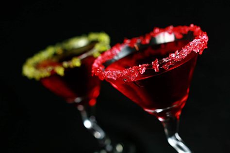 Jolly Rancher Martinis are one of my favourite martini cocktails. Sweet, a bit tart, and really do taste like candy. The rim is extra fun! Peach Daiquiri Recipe, Christmas Martinis, Homemade Liqueur Recipes, Pina Colada Rum, Sour Apple Pucker, Wine Slush, Best Non Alcoholic Drinks, Apple Pucker, Jolly Ranchers Candy