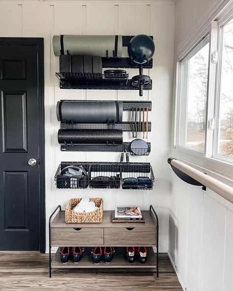 25 Small Home Gym Ideas To Suit Any Space Garage Gym Small Spaces, Workout Organization, Small Gym Room Ideas, Home Gym Storage Ideas, Gym Storage Ideas, Small Gym Room, Garage Gym Ideas Small, Small Workout Room, Small Space Home Gym