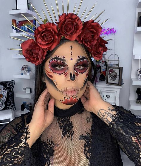 Makijaż Sugar Skull, Catrina Costume, Halloween Makeup Sugar Skull, Glam Halloween, Dead Makeup, Den Mrtvých, Colorful Halloween, Creepy Halloween Makeup, Cute Halloween Makeup