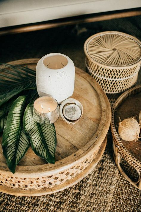 Tropical Spa decor Tropical Chic Decor, Moss Rocks, Garden Tropical, Tropical Party Decorations, Tropical Bathroom, Popular Interior Design, White Chairs, Tropical Architecture, Tropical Home Decor