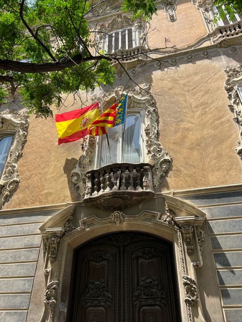 Spain Student Aesthetic, Valencia Spain Aesthetic, Spain School, Study Abroad Madrid, Valencia Aesthetic, Spain Travel Aesthetic, Barcelona Life, Latino Aesthetic, Spanish Vibes