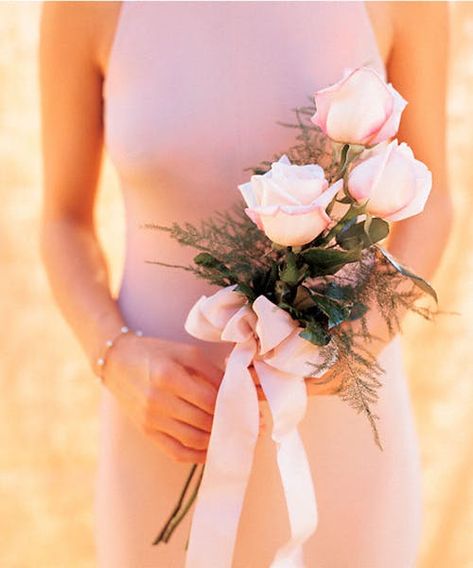 Rose Bridesmaid Bouquet, Wedding Flowers Tulips, Simple Wedding Bouquets, Elegant Wedding Flowers, Simple Wedding Flowers, Red Wedding Flowers, Simple Rose, Wedding Flower Arrangements, Bridesmaid Flowers