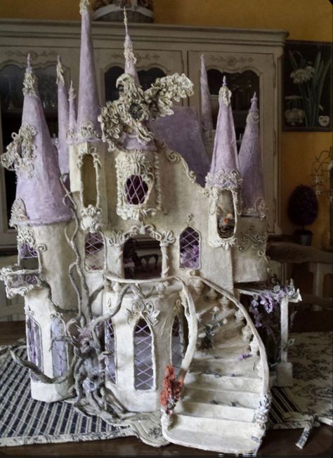 Paper Mache Castle, Cardboard Structures, Cardboard Castle, Hantverk Diy, Paper Mache Projects, Kids Doll House, Fairy House Crafts, Fairy Castle, Fairy House Diy