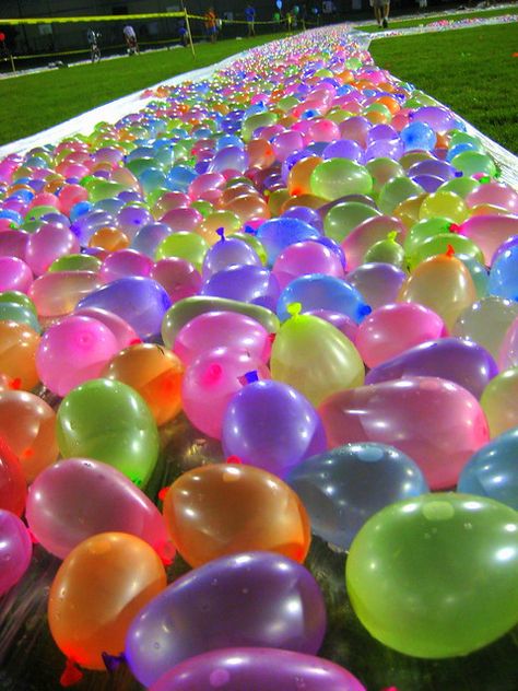 Water Balloon Games, Birthday Games For Adults, Balloon Games, Pool Birthday, Diy Balloon Decorations, Activities For Teens, Birthday Party For Teens, Easy Arts And Crafts, Water Party