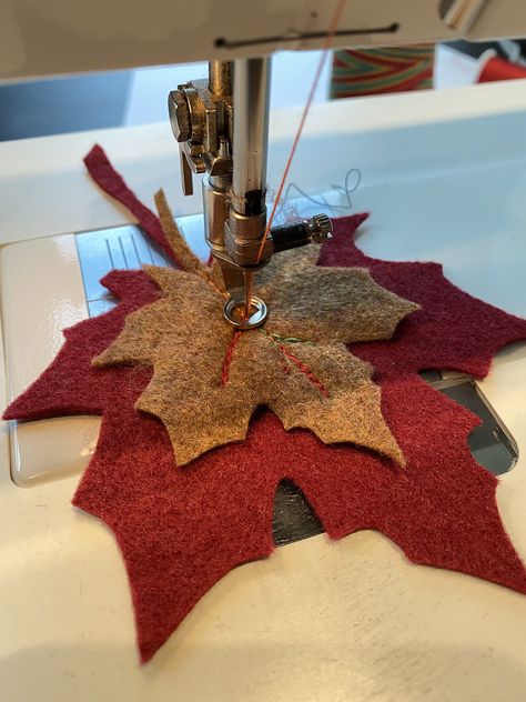 Felt Leaves Diy, Leaves Diy, Fall Sewing Projects, Halloween Fest, Wool Felt Projects, Fall Sewing, Wool Applique Patterns, Felted Wool Crafts, Felt Crafts Diy