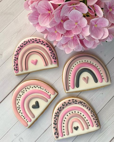 Rainbow Sugar Cookies, Cookies Decoradas, Pink Cookies, Rainbow Cookies, Baby Event, 1st Birthday Cakes, Rainbow Cupcakes, First Birthday Themes, Cookie Frosting