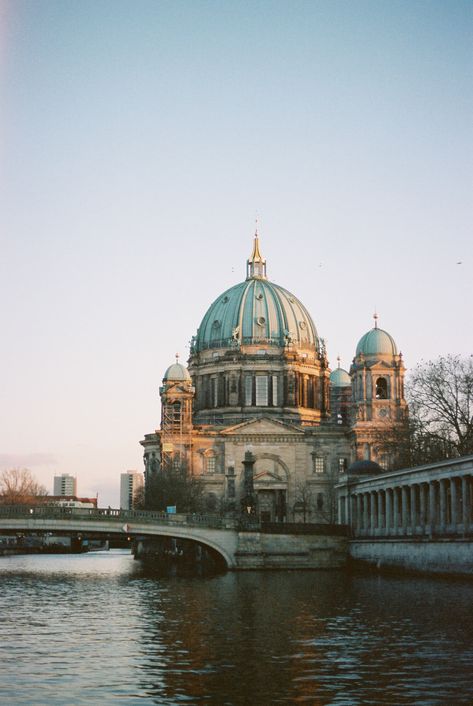 Berlin Film Photography, Germany Travel Aesthetic, Berlin Travel Photography, Travel Berlin, Mitte Berlin, Sunset And Sunrise, Berlin Photography, Kodak Portra 400, Berlin Travel