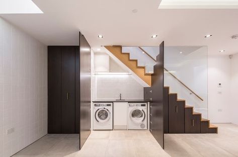 Utility Room Ideas, Contemporary Laundry Room, Room Under Stairs, تحت الدرج, Small Utility Room, Utility Room Designs, Utility Cupboard, Laundry Room Sink, Room London