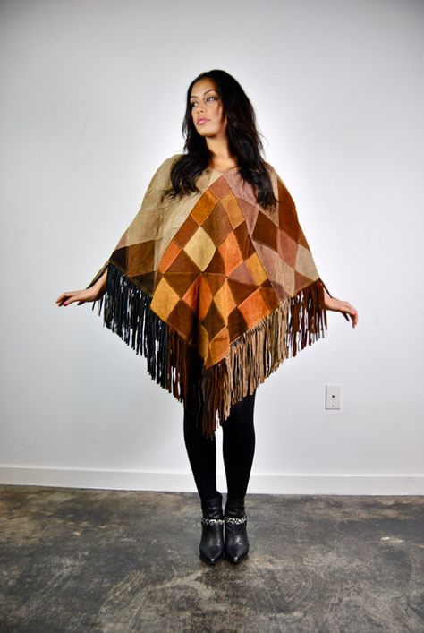 boho cape! Vintage Poncho Outfit, 90s Mom Outfit, 70s Poncho Outfit, Hippie Long Sleeve Poncho, Oversized Brown Bohemian Poncho, Boho Cape, Thrifting Manifestation, 90s Mom, Vintage Poncho 1970s