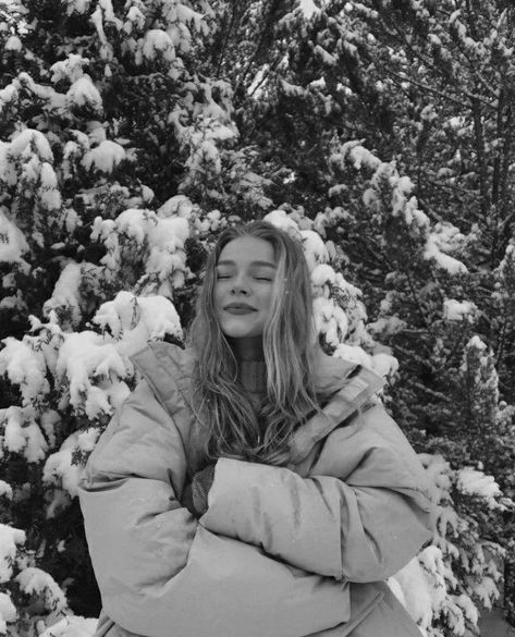 Winter Shoot Ideas, Winter Senior Pictures, Winter Date Ideas, Snow Photoshoot, Winter Instagram, Snow Pictures, Snow Photography, Snow Trip, Travel Pictures Poses