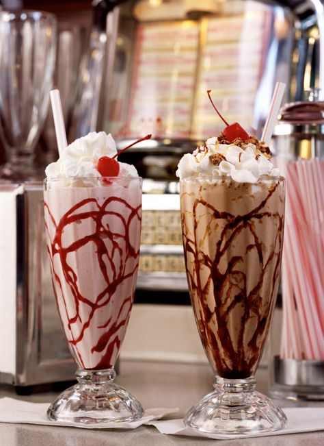 Diner Recipes, Retro Diner, American Diner, Chocolate Milkshake, Milkshake Recipes, Milk Shakes, Milkshakes, Frappe, Food Cravings