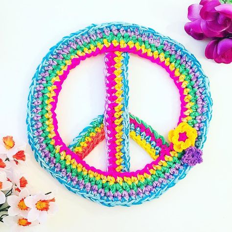 Alexandra Lund on Instagram: “#throwbackthursday to this super cute peace sign! ✌️🌈 based on the design by @madebylondon  can't wait to see all the yarnbombs at Yarndale…” Love Sign, Crochet Applique, Love Signs, Pattern Free, Crochet Granny, Peace Sign, Crochet Crafts, Peace Love, Free Patterns