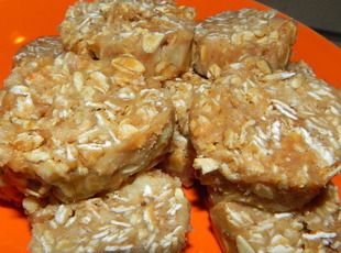 Tony Horton's Sticky Bars (P90X) - healthier alternative to the granola bar recipes loaded with sugars & syrups P90x Recipes, Granola Bar Recipes, Tony Horton, Granola Recipe Bars, Granola Bar, P90x, Snacks To Make, Arts Ideas, Oatmeal Bars