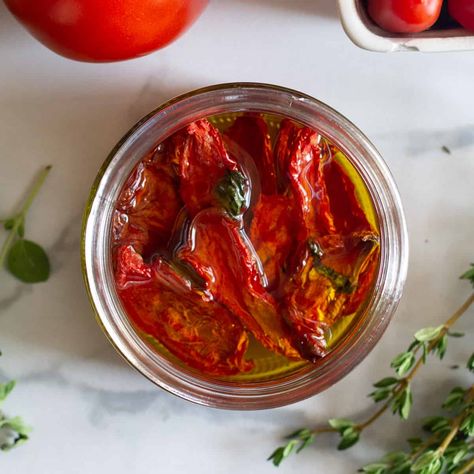 Homemade Sun-Dried Tomatoes in Oil Sun Dried Tomato In Oil Recipes, Diy Sundried Tomatoes In Oil, Sun Dried Tomatoes In Olive Oil Recipe, Sun Dried Tomato In Oven, Dried Tomatoes In Oil, Sun Dried Tomatoes In Oil, Tomatoes In Oil, Dehydrated Fruits, Yogurt Melts