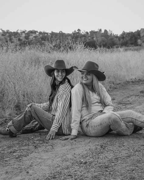 stay close to those who feel like sunlight ⋆.ೃ࿔*:･ Western shoots are slowly turning into some of my favorites!!! From the outfits all the way to the jewelry! I absolutely loved being able to capture Malana and Chase's bond!! They are seriously the sweetest and we had so much fun 🤎🪶♠️ ꕥ message for any questions & inquiries!!! #northerncaliforniaphotographer #auburnphotographer #rosevillephotographer #sacramentophotographer #rocklinphotographer #couplephotography #coupleshoot #cinematicpho... Cowboy Group Photoshoot, Western Group Photoshoot, Western Friend Photoshoot, Western Best Friend Photoshoot, Western Family Photos, Western Photos, Western Family, Group Photoshoot, Western Photoshoot