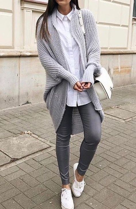 outfit ideas | womens fashion | oversized cardigan | jeans | sneakers Grey Leggings Outfit, Leggings Outfit Winter, Look Legging, Plus Size Workout, Long Sleeve Knitted Cardigan, Winter Leggings, Legging Outfits, Outfit Jeans, Mode Casual