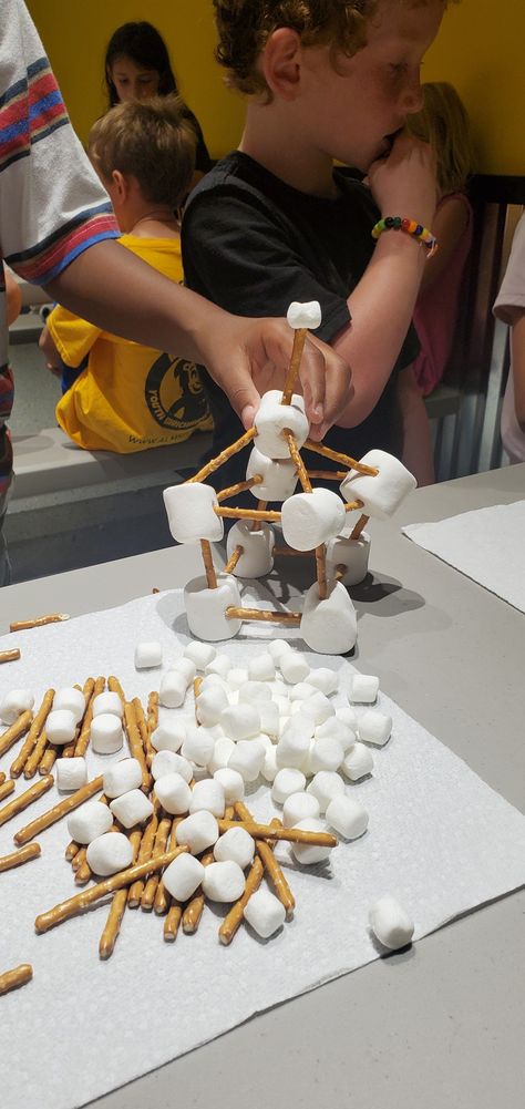 All you need is pretzel sticks and marshmallows. Kids have building and eating. Pretzel Activities For Kids, Snack Crafts, Engineering For Kids, Tent Craft, Pretzel Day, Elementary School Art, Edible Crafts, Pretzel Rods, Pretzel Sticks