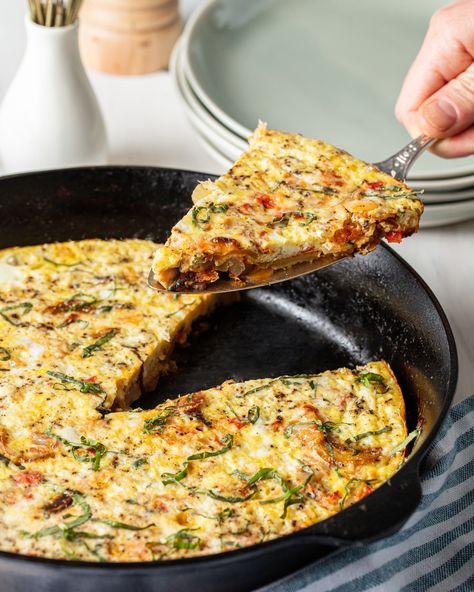 Spanish Frittata Spanish Frittata Recipes, Fritata Recipe Spanish, Spanish Frittata, Ham Frittata, Tortilla Breakfast, Vegetable Board, Fritata Recipe, Italian Frittata, Easy Frittata Recipe