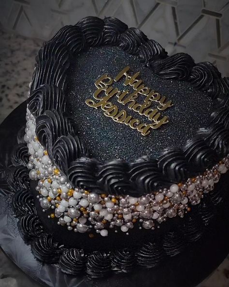 Black beauty 🖤 #vintageheartcake #heartcake #birthdaycake #pearlcake #viralcake #black #iloveblack #blackbeauty Orange Heart Cake, Pearl Cake, Gold And Orange, Orange Heart, Heart Cake, Vintage Heart, Black Beauty, Strawberries, Birthday Cake