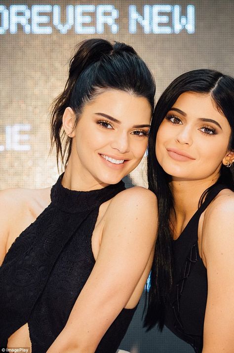 Busy girl: Kylie has only just returned from Australia where she and Kendall were promoting a clothing range Kylie 2016, Kylie Jenner Vestidos, Kylie Jenner Dress, Kendall E Kylie, Kendall Y Kylie Jenner, Kylie Jenner Photos, Kendall Jenner Photos, Jenner Sisters, Platinum Hair