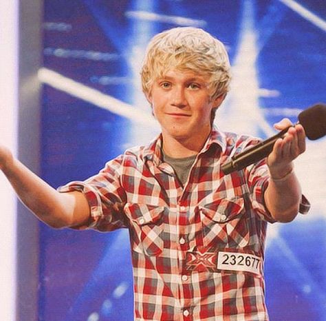 IT'S BEEN 4 YEARS SINCE NIALLS AUDITION IM CRYING SO HARD Niall Horan X Factor, Blonde Niall, Niall One Direction, Niall Horan News, One Direction Images, Direction Quotes, Irish Baby, One Direction Quotes, Irish Princess