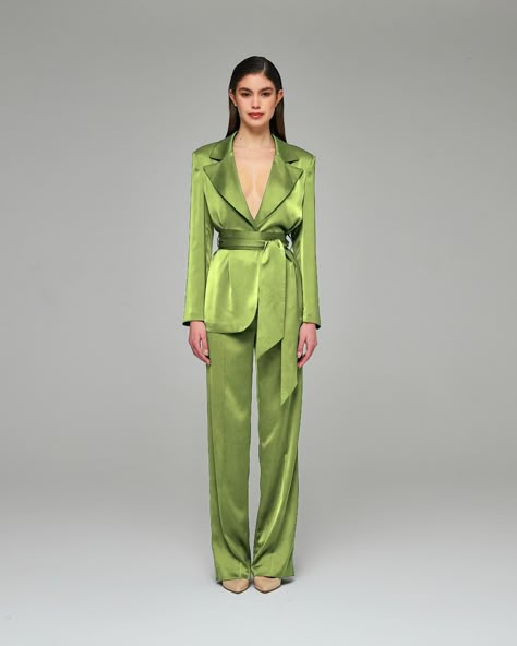 Satin Suit Women, Outfit Verde, Colour Season, Satin Suit, Italian Suit, Well Behaved Women, Green Suit, Wear Or Tear, Wedding Vibes