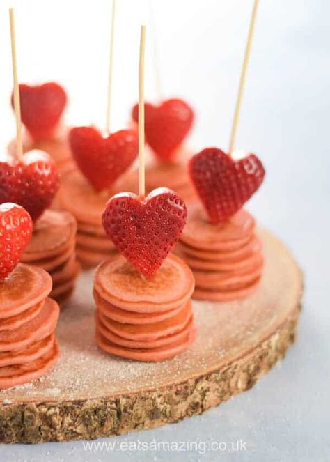 Valentine's Day Ideas for Breakfast - Six Clever Sisters Strawberry Pancake, Cute Breakfast Ideas, Valentines Party Food, Valentines Brunch, Valentines Breakfast, Valentines Snacks, Strawberry Heart, Healthy Valentines, Valentines Baking