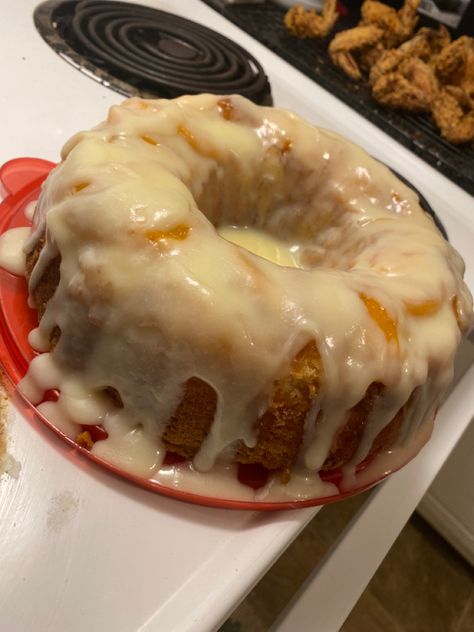 Lemon Zucchini Cake, Cake With Peaches, Peach Cobbler Cheesecake Recipe, Lemon Buttermilk Pound Cake, Peach Cobbler Pound Cake, Peach Cobbler Cake, Lemon Glaze Recipe, Peach Cake Recipes, Peach Pound Cakes