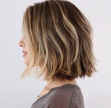 21 Textured Choppy Bob Hairstyles: Short, Shoulder Length Hair - PoPular Haircuts Choppy Bob Haircuts, Medium Bob Hairstyles, Choppy Bob, Choppy Bob Hairstyles, Long Bob Hairstyles, Short Haircut, Girl Short Hair, Bob Haircut, Medium Hair Cuts