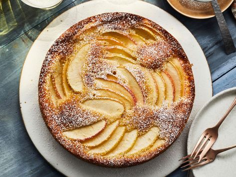 Apple Almond Cake, Apple And Almond Cake, Almond Cake Recipe, Yummy Fall Recipes, Fall Dinner Party, Honeycrisp Apples, Easy Party Food, Apple Cake Recipes, Almond Cake