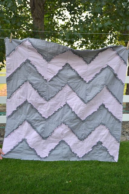 Free Rag Quilt Pattern Chevron Mod Quilt, Chevron Quilt Pattern, Rag Quilt Tutorial, Quilt Board, Easy Blanket, Rag Quilt Patterns, Sew Baby, Baby Rag Quilts, Senior Ideas