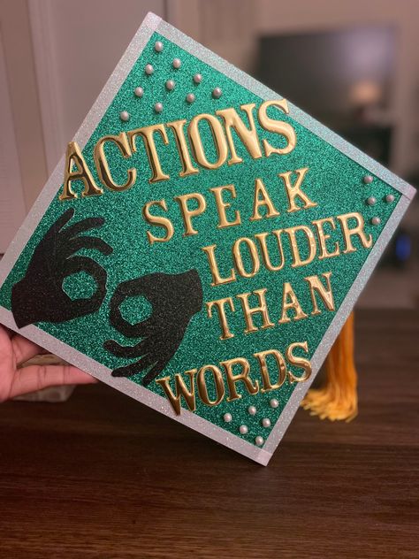 Asl Graduation Cap Ideas, Asl Graduation Cap, Grad Cap College, Cap Ideas Graduation, Grad Table, Diy Grad Cap, Grad Cap Ideas, Graduation Board, Caps Design