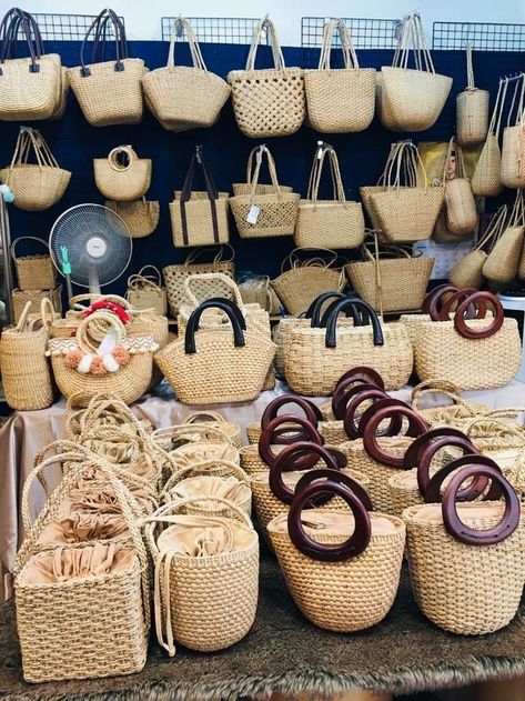 Jute Handbags, Handbags Patterns, Tanah Liat, Diy Bags Patterns, Straw Beach Bag, Wicker Bags, Embroidery Bags, Crochet Handbags Patterns, Handbag Pattern