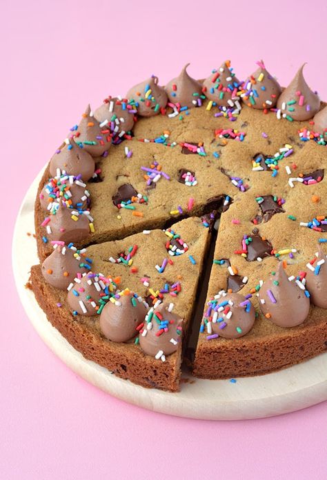 You'll LOVE this gorgeous Chocolate Chip Cookie Cake! Topped with creamy chocolate frosting, it's perfect for your next birthday or celebration. Recipe on sweetestmenu.com #cookie #cake #dessert #birthday #sprinkles Big Cookie Cake, Giant Cookie Cake, Dessert Birthday, Homemade Chocolate Frosting, Giant Chocolate Chip Cookie, Chocolate Chip Cookie Cake, Cookie Cakes, Giant Chocolate, Giant Cookie