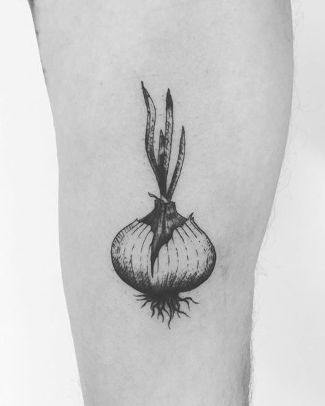 Onion Tattoo, Chef Tattoo, Taboo Tattoo, Hip Tattoo, Skin Art, Minimalist Tattoo, Tattoo Style, Goa, Maple Leaf Tattoo