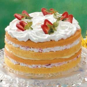 Strawberry Custard, Torte Recipe, Sweetened Whipped Cream, Custard Cake, Vegetarian Cake, Elegant Desserts, Mission Impossible, Angel Food, Taste Of Home