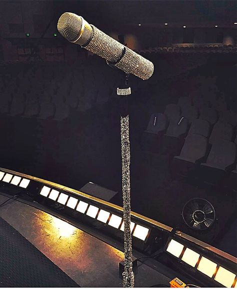 Singing Microphone Aesthetic, Microphone Shifting, Singing Aesthetic Microphone, Microphone Aesthetic, Singer Microphone, Guitar And Microphone Aesthetic, Sparkly Microphone, Mic Stand Aesthetic, Stage With Microphone